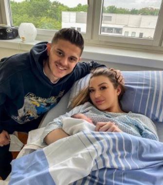 Milot Rashica with his wife in the hospital during his son birth.